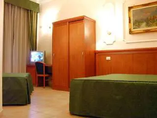 Ventura מלון 3*